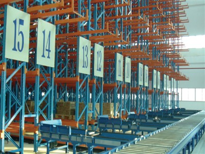 Maximera utrymme och effektivitet: Automatiserad lagring revolutionerar hanteringen av långa alum...